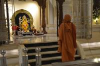 Swamiji arriving at the temple for Paduka Pujana